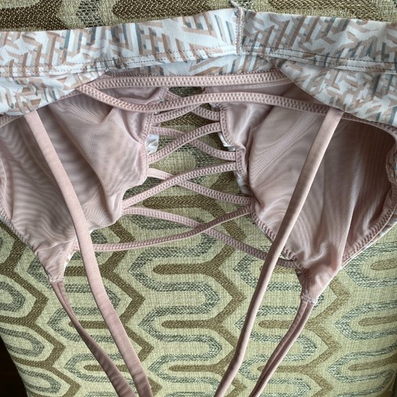 Lot of 2 Victoria Secret Bralettes - Picture 9 of 10